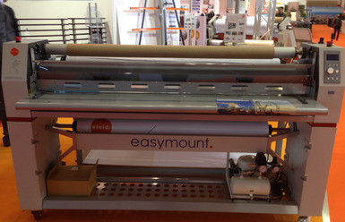 Vivid дебютировала на FESPA с широкоформатным пневматическим ламинатором