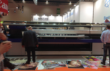 Состоялся европейский дебют гибридного УФ-принтера Matan Quantum SWF