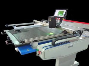  Сотовая плита с компьютерной системой позиционирования клише