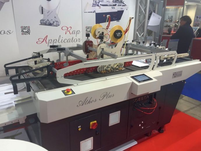 Приклейка скотча становится проще