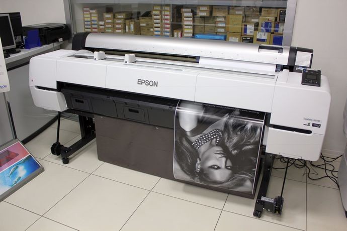 Достойная смена «ветерану» широкого формата...