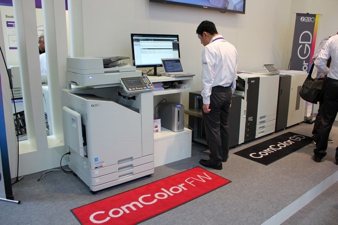 RISO разделяет линейку листовых струйных ЦПМ и представляет рулонный прототип