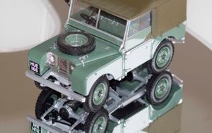 Aslan выпустила стойкую к истиранию самоклеящуюся плёнку с зеркальным эффектом