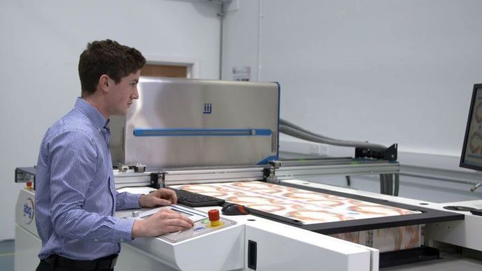 IIJ создает высокоскоростной цифровой модуль для печати обоев