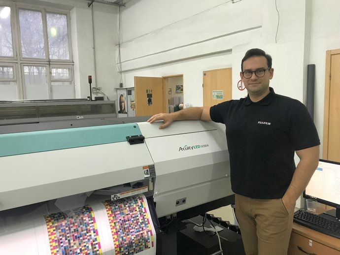 Первый в России УФ-принтер Fujifilm Acuity 3200 LED в семицветной комплектации установлен в Москве