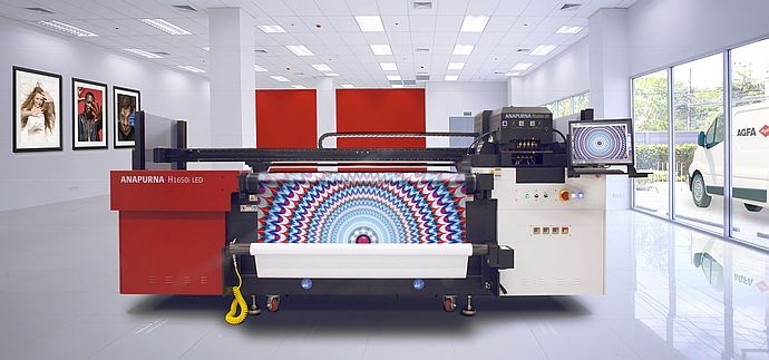 Agfa Graphics впервые демонстрирует на C!Print 2018 гибридный УФ-принтер Anapurna H1650i LED со светодиодным отверждением