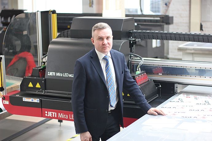 В «ЛБЛ Принт» запущен промышленный планшетный УФ-принтер Agfa Jeti Mira 2732 HS LED