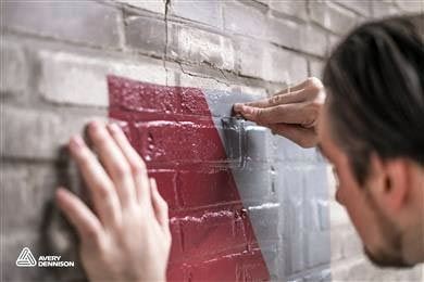 Avery Dennison выпустила универсальную самоклеящуюся плёнку для разных поверхностей и видов печати