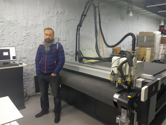 Режущий плоттер iECHO TK 3S в типографии «Репаблика»