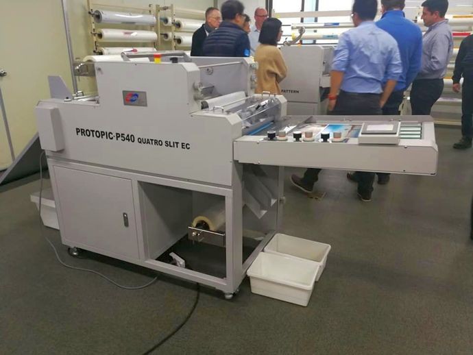 GMP показала дилерам усовершенствованный ламинатор Protopic-540 Quatro Slit