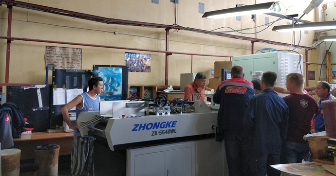 Первая в России автоматическая машина для производства жёстких коробок Zhongke установлена в компании «Хатбер»