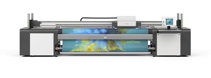 swissQprint показала на FESPA 2019 свой первый рулонный УФ-принтер Karibu