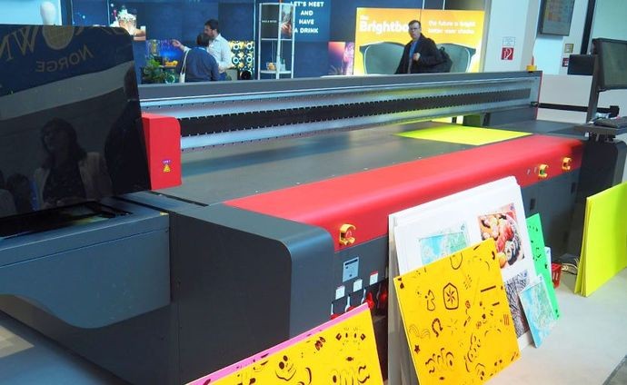 На FESPA 2019 EFI впервые представила свой второй планшетный УФ-принтер
