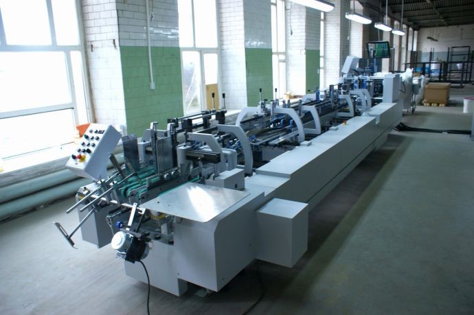 В Полиграфическом холдинге X-PRESS установлена новая фальцевально-склеивающая машина SBL TS-550WL