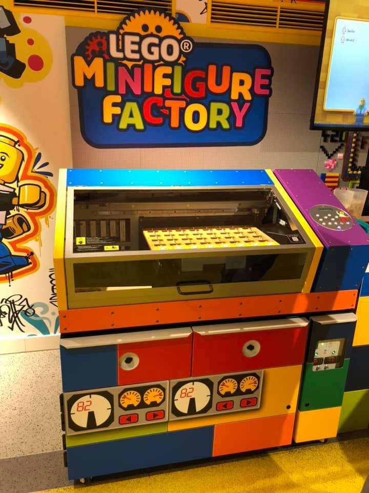 LEGO совместно с Roland DG реализует проект персонализации игрушек в своих флагманских магазинах