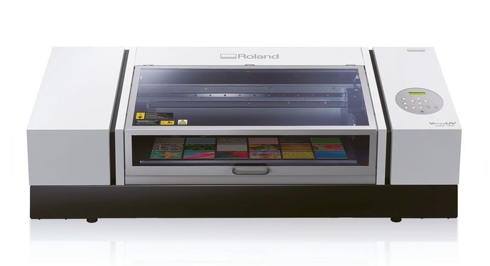 Начались продажи настольного УФ-принтера Roland VersaUV LEF2-300 в регионе EMEA 