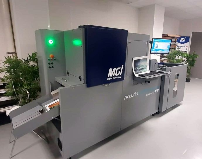 MGI и Konica Minolta впервые представят систему цифрового облагораживания «для всех» MGI JETvarnish 3D One