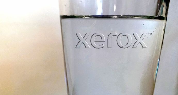 Xerox выбрала прозрачный цветом 2020 г. 