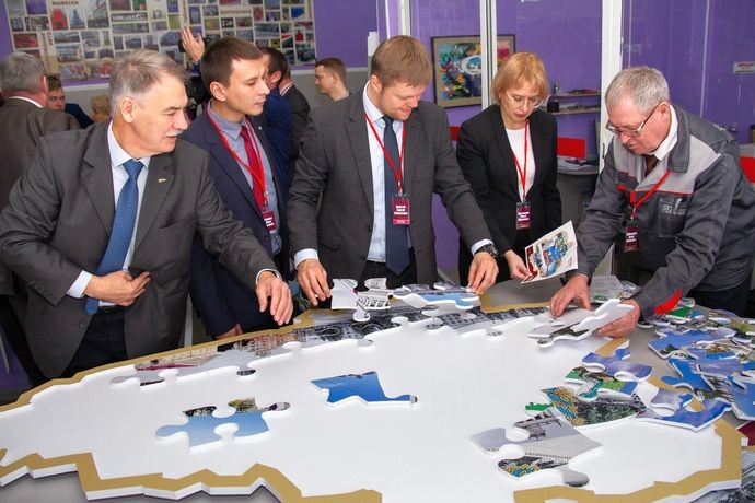 Первый в России УФ-принтер Ricoh Pro T7210 запущен в типографии «Дамми»