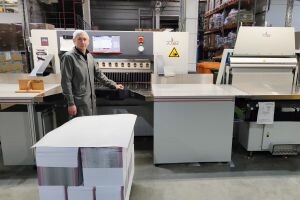 Одноножевая бумагорезальная машина Polar N 137 Plus установлена в типографии «Печатня» (Санкт-Петербург)