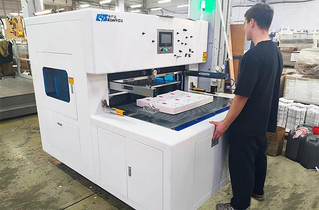 Машина для разделения заготовок Kuaiyida установлена в типографии «Лайт»