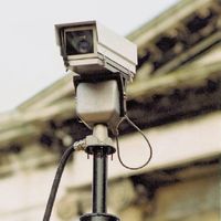 Пока следователям удалось установить, что за неработающие камеры, с которых передавались «липовые» картинки, только в Северо-Восточном округе столицы на счета «СтройМонтажСервиса» было перечислено порядка 30 млн руб.