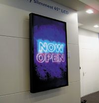 Одной из отличительных особенностей Philips BDL6551V называют малую толщину рамки дисплея — 3,1 см