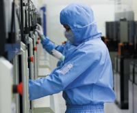 В проект «Микрона» по созданию производства микросхем с топологическим размером 90 нм госкорпорация «Роснано» должна вложить 6,5 млрд руб., общий же объем финансирования этого проекта оценивается в 16,5 млрд руб.