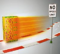 Первый шестиядерный процессор корпорации Intel для настольных компьютеров Core i7-980X Extreme Edition способен одновременно обрабатывать 12 потоков — по два на каждое ядро