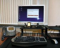 Возможность использовать смартфон как отключаемый тонкий клиент должна заинтересовать мобильных сотрудников. Вместо того чтобы носить с собой мобильный компьютер, пользователь может просто подключить смартфон к док-станции, к которой уже подсоединены монитор, мышь и клавиатура