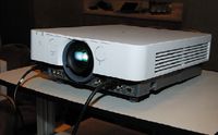 Новые проекторы, в частности VPL-FX30, в Sony хвалят за широкий диапазон сдвига объектива, легкость эксплуатации и энергоэкономичность