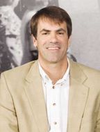 «Информационные технологии становятся неотъемлемой частью новых методов продаж. ИТ-руководители выдвигают имеющиеся у них ресурсы на передний край борьбы за деньги потребителей», Дрю Мартин, ИТ-директор компании Sony Electronics