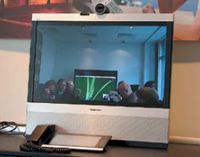 В комплект EX90 входят усовершенствованная видеосистема и сенсорное устройство управления Tandberg InTouch