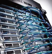 Новые компьютеры поставляются только вместе со стойками, и в каждой такой стойке размещаются 38 серверов Primergy CX1000